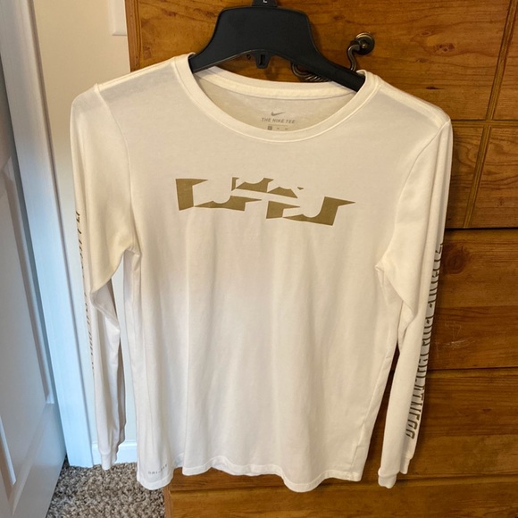 Boys XL Lebron James Nike Long sleeve T-Shirt - Picture 1 of 3